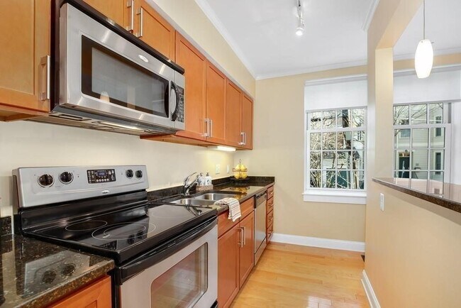 2 Russell St in Cambridge, MA - Building Photo - Building Photo