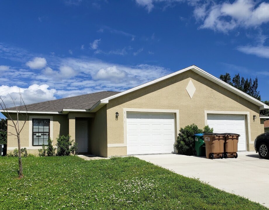 613 SE 14th St in Cape Coral, FL - Building Photo