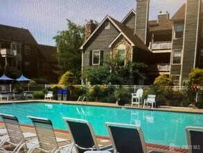 155 Crosspointe Dr in East Brunswick, NJ - Building Photo - Building Photo