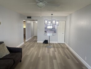 2181 Woolbright Rd in Boynton Beach, FL - Building Photo - Building Photo
