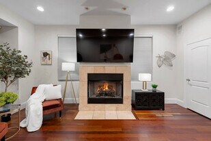 1621 W Beach Ave in Chicago, IL - Building Photo