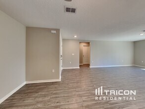 44 Pritchard Dr in Palm Coast, FL - Foto de edificio - Building Photo