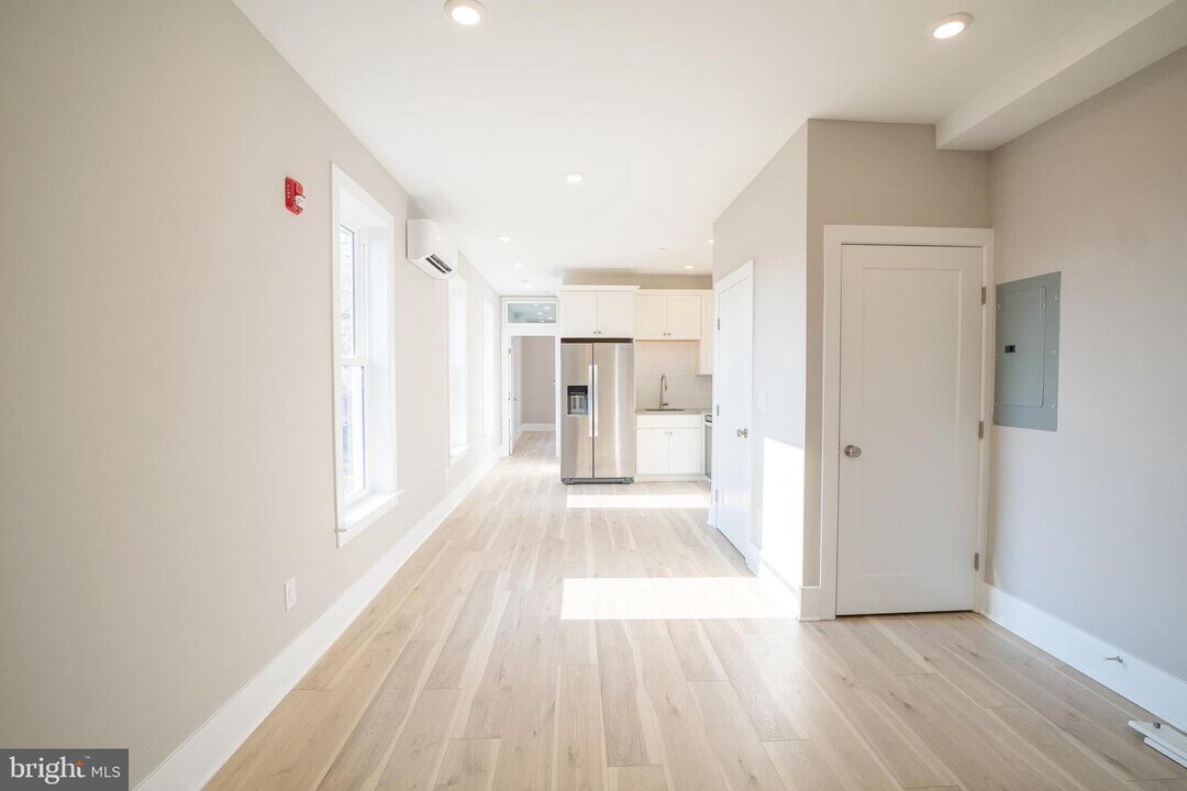 720 N Preston St-Unit -UNIT 3R in Philadelphia, PA - Building Photo