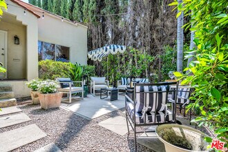 738 Westmount Dr in West Hollywood, CA - Building Photo - Building Photo