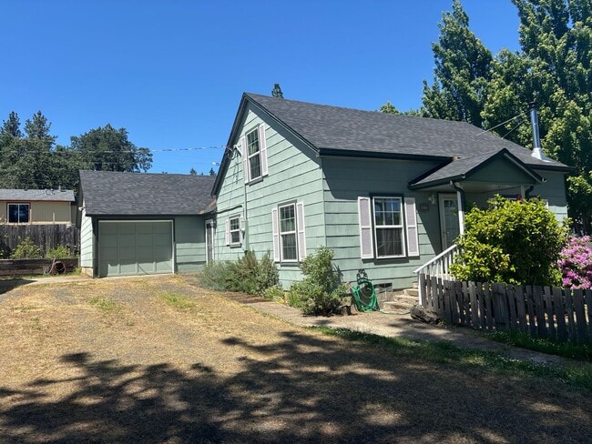 417 W second Ave in Sutherlin, OR - Building Photo - Building Photo