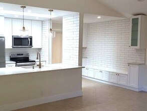 541 NE 47th St in Boca Raton, FL - Building Photo - Building Photo