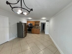 2361 NW 32nd St in Miami, FL - Building Photo - Building Photo