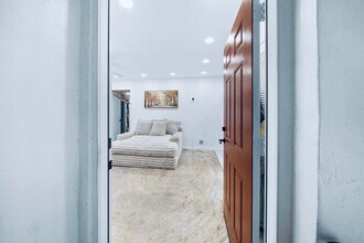 129 Lake Carol Dr in West Palm Beach, FL - Building Photo - Building Photo