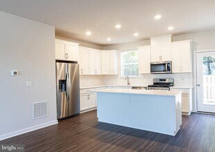 71 Four Leaf Dr in Downingtown, PA - Building Photo - Building Photo