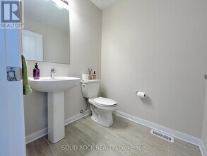 180 Chakra St in Ottawa, ON - Building Photo - Building Photo