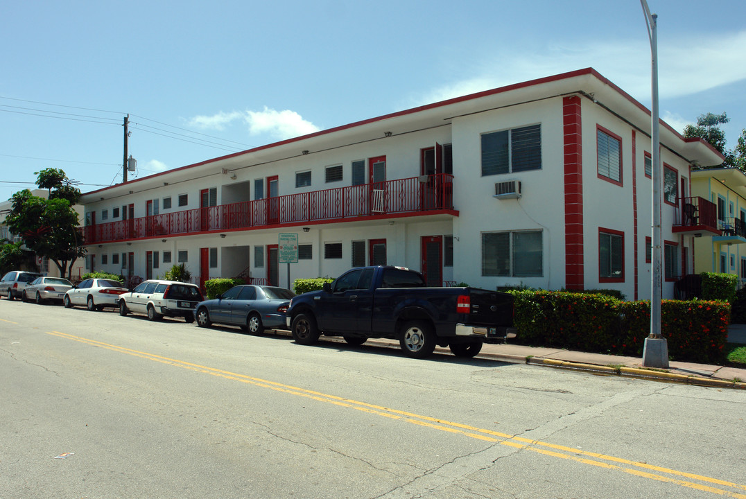 Rachel's Corner Apartments in Miami Beach, FL - Building Photo