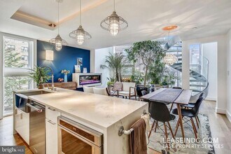 3240 Hiatt Pl NW in Washington, DC - Building Photo - Building Photo