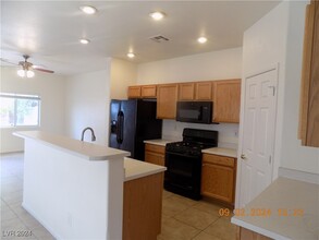 2424 Belt Buckley Dr in Henderson, NV - Building Photo - Building Photo