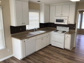1 Rosebank Ct in Greensboro, NC - Building Photo - Building Photo