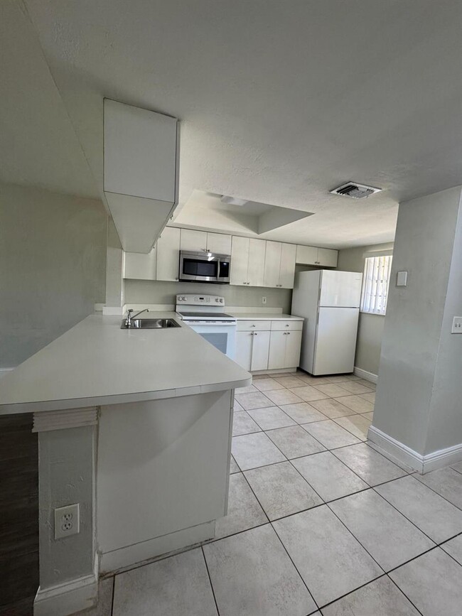 803 Palm Beach Trace Dr, Unit 803 in Royal Palm Beach, FL - Foto de edificio - Building Photo