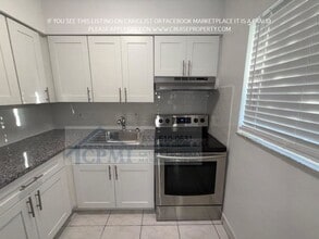 497 NW 40 Ct in Oakland Park, FL - Foto de edificio - Interior Photo