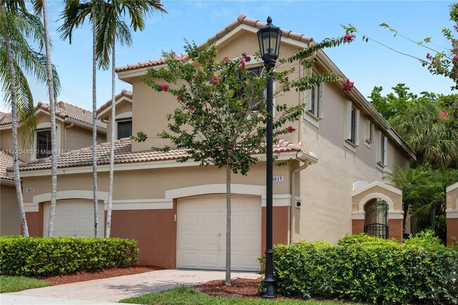 3815 Pond Apple Dr in Weston, FL - Foto de edificio - Building Photo