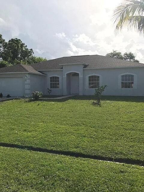 2214 SE Glover St in Port St. Lucie, FL - Building Photo