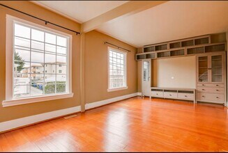 5613 30th Ave NW in Seattle, WA - Building Photo - Building Photo