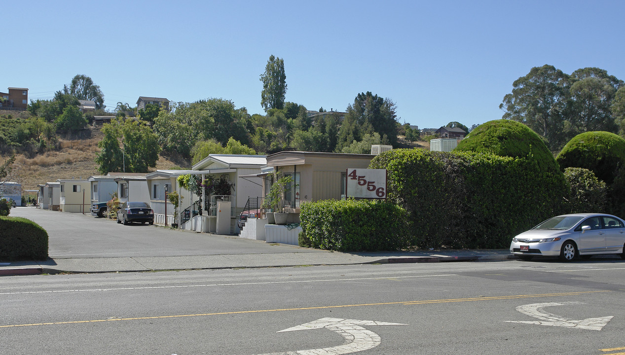 4556 Appian Way in El Sobrante, CA - Foto de edificio