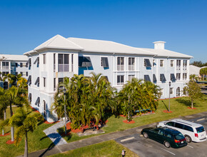 Regency Park: Senior Independent Living in Vero Beach, FL - Foto de edificio - Building Photo