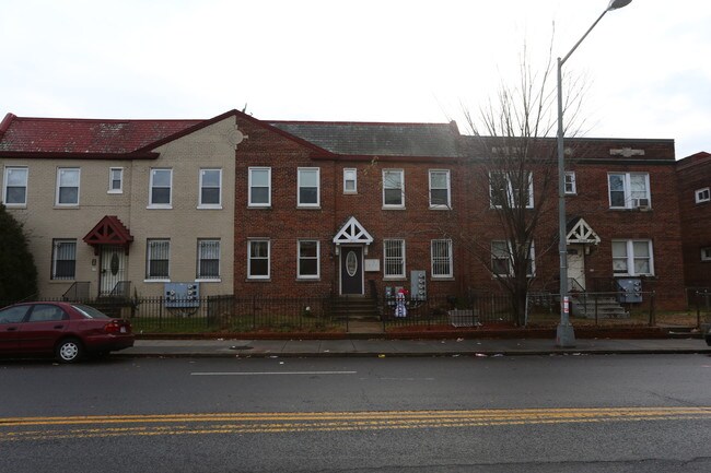 1711 W Virginia Ave NE