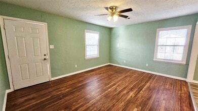 135 W Lilac Ln in Midwest City, OK - Building Photo - Building Photo