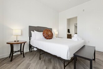 9450 W Cabela Dr in Glendale, AZ - Building Photo - Building Photo