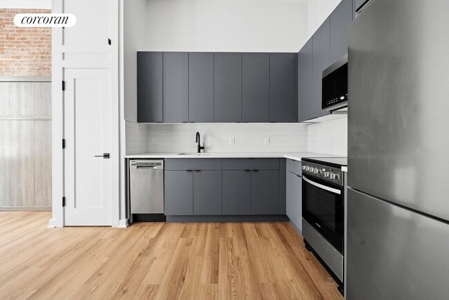 317 W 51st St in New York, NY - Building Photo - Building Photo