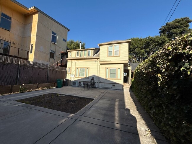 3894-3896 Ruby St in Oakland, CA - Building Photo - Building Photo