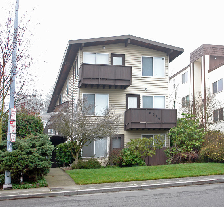 Afton Apartments in Seattle, WA - Building Photo