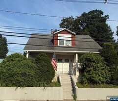 581 S Broad St in Glen Rock, NJ - Building Photo