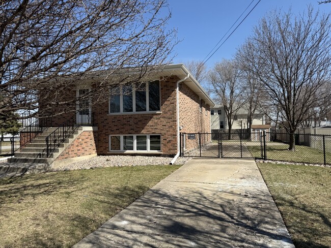 8301 Normandy Ave in Burbank, IL - Building Photo - Building Photo