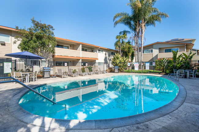 Ladera Woods in Fremont, CA - Foto de edificio - Building Photo