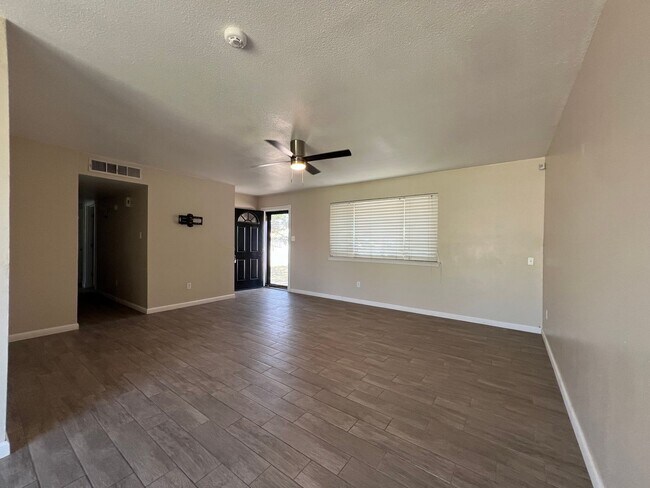 1304 W Bullock Ave in Artesia, NM - Building Photo - Building Photo