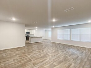 5554 Guinevere Ln in Milton, FL - Foto de edificio - Building Photo
