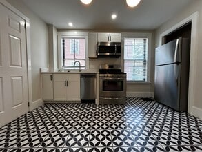 55 Hale St, Unit 55HaleStreet Unit 1 in Beverly, MA - Building Photo - Building Photo