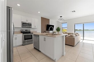 20544 NE 5th Pl in Miami, FL - Building Photo - Building Photo