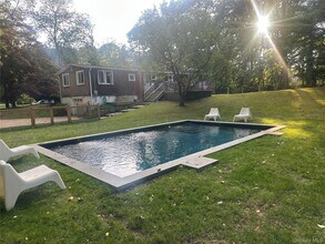 9 Johnston Rd in Shelter Island, NY - Building Photo - Building Photo