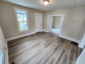 1020 W Hovey St in Springfield, MO - Building Photo - Building Photo