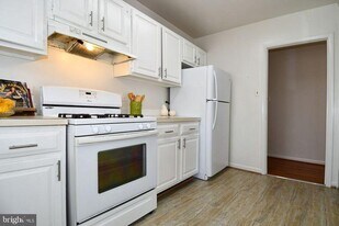 10637 Montrose Ave in Bethesda, MD - Building Photo