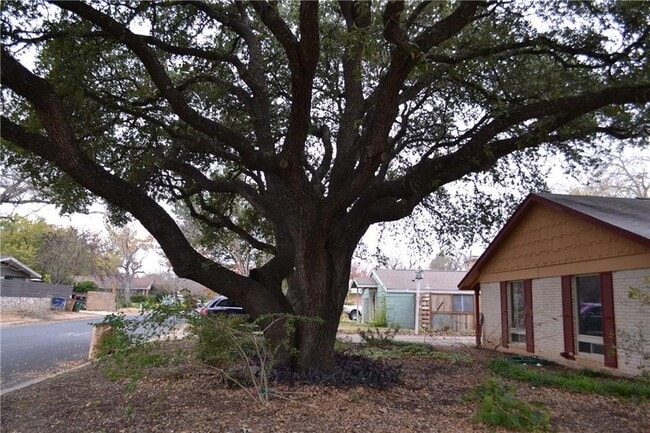 1912 Ridgemont Dr in Austin, TX - Building Photo - Building Photo