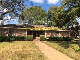 3415 Vagas Dr in Paris, TX - Building Photo