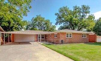 4924 17th St in Lubbock, TX - Building Photo