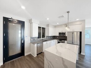 1021 S Cleveland St in Oceanside, CA - Foto de edificio - Building Photo
