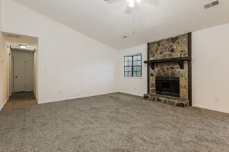 9370 Woodloop Ct, Unit 22 in Jonesboro, GA - Building Photo - Building Photo