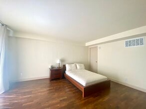 13 Stonehenge Cir, Unit 13-T in Pikesville, MD - Building Photo - Building Photo