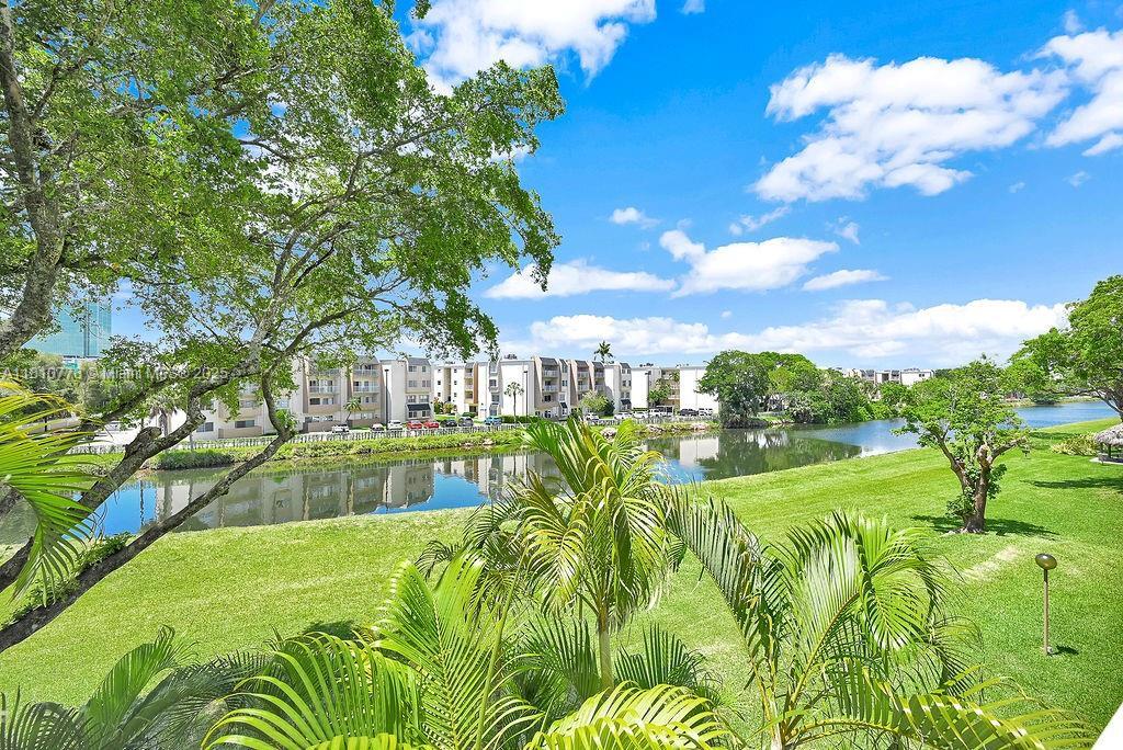 7720 Camino Real in Miami, FL - Building Photo