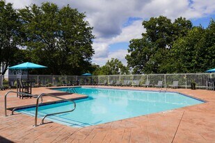 Schooner Cove in Ypsilanti, MI - Building Photo