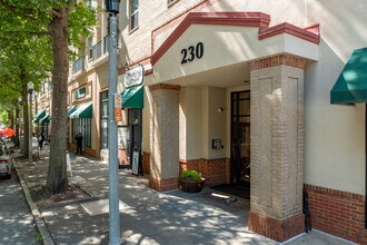 Decatur Renaissance Apartments in Decatur, GA - Building Photo - Building Photo